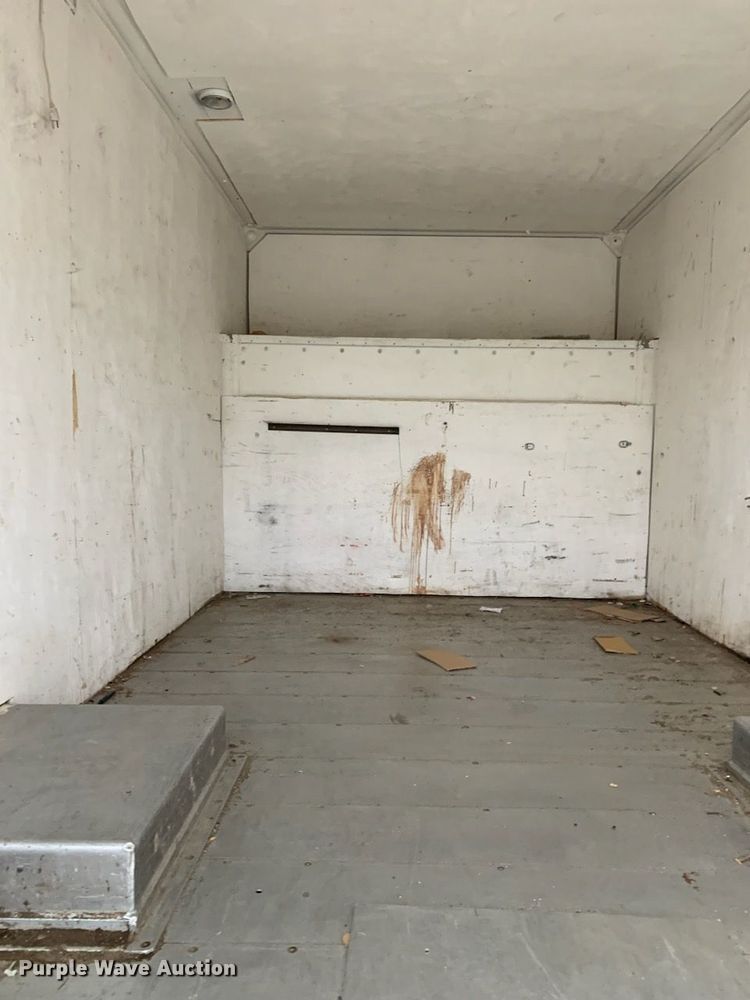 image for item NT9092 2000 Ford E350 box truck