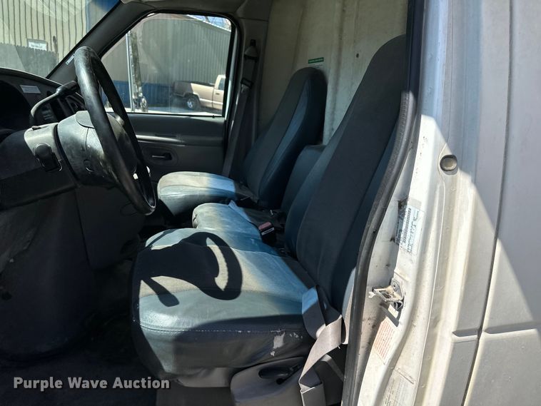 image for item NT9092 2000 Ford E350 box truck