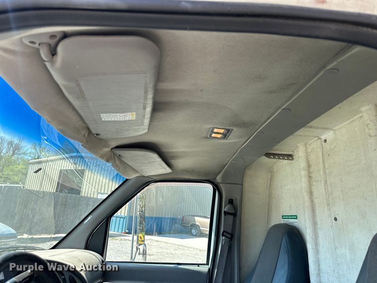 image for item NT9092 2000 Ford E350 box truck