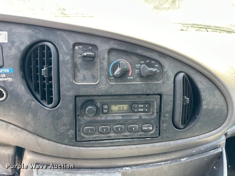 image for item NT9092 2000 Ford E350 box truck