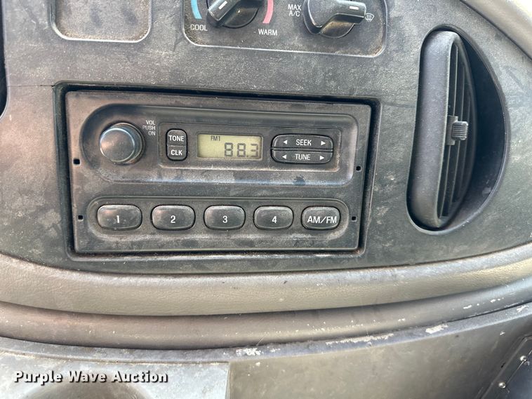 image for item NT9092 2000 Ford E350 box truck