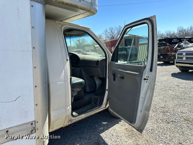 image for item NT9092 2000 Ford E350 box truck