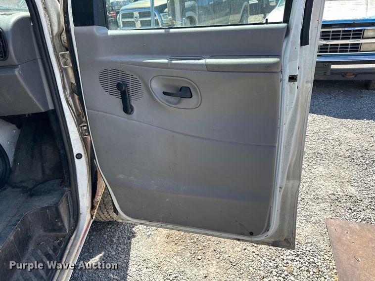 image for item NT9092 2000 Ford E350 box truck