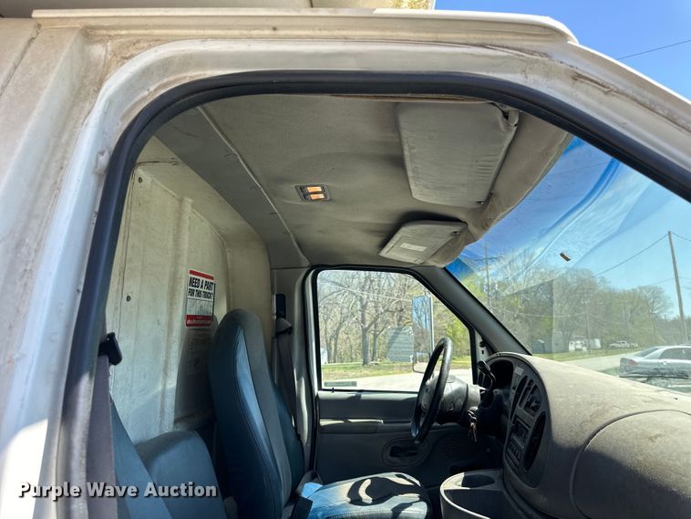 image for item NT9092 2000 Ford E350 box truck