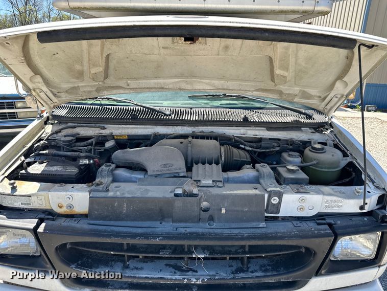 image for item NT9092 2000 Ford E350 box truck