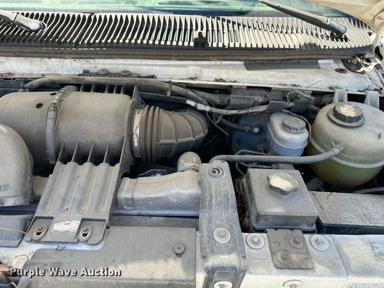 image for item NT9092 2000 Ford E350 box truck