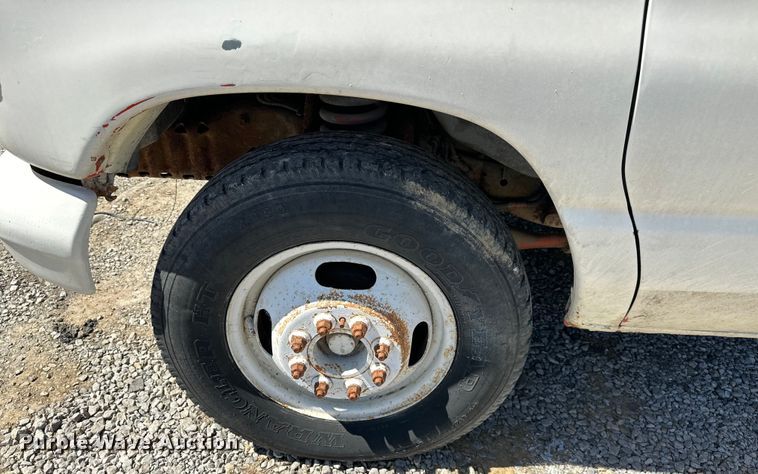 image for item NT9092 2000 Ford E350 box truck