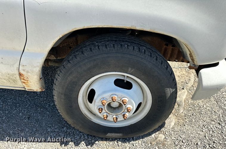 image for item NT9092 2000 Ford E350 box truck