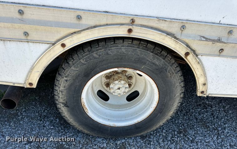 image for item NT9092 2000 Ford E350 box truck