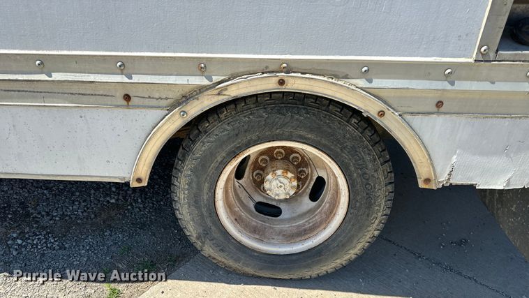 image for item NT9092 2000 Ford E350 box truck