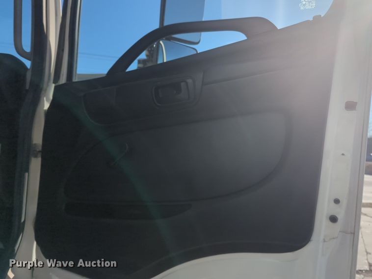 image for item NZ9306 2011 Hino 268 box truck