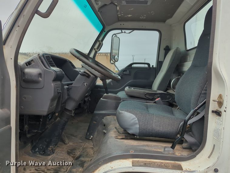 image for item NZ9549 1998 GMC W4500 box truck