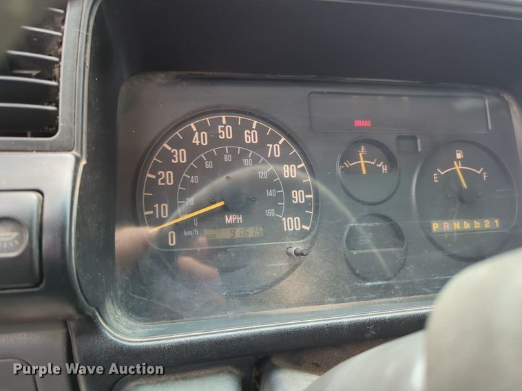 image for item NZ9549 1998 GMC W4500 box truck