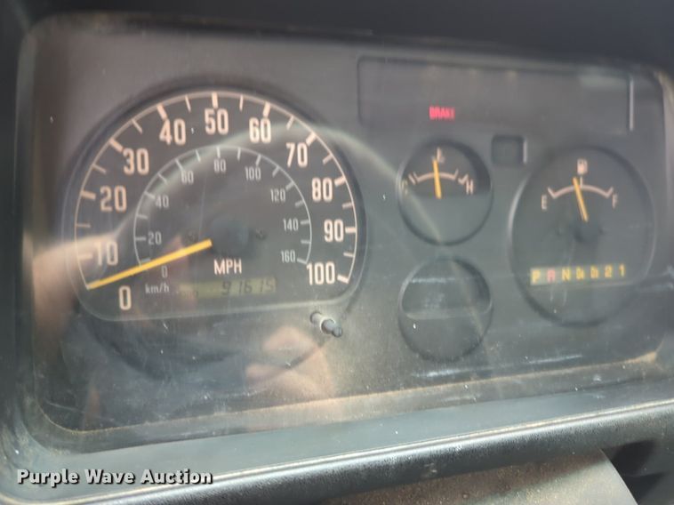 image for item NZ9549 1998 GMC W4500 box truck