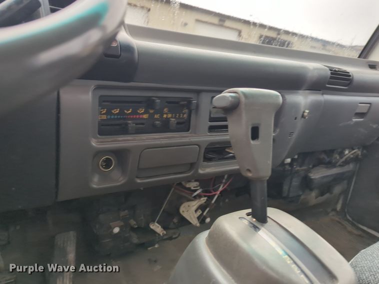 image for item NZ9549 1998 GMC W4500 box truck