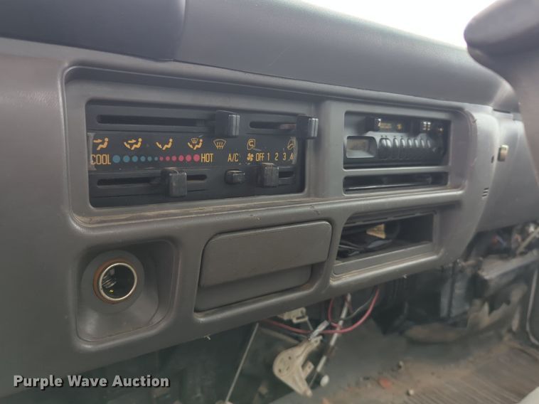 image for item NZ9549 1998 GMC W4500 box truck