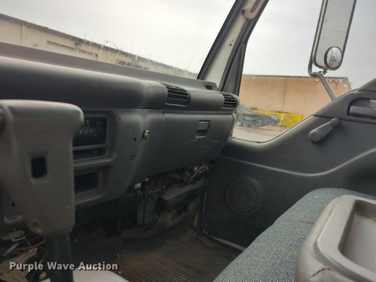 image for item NZ9549 1998 GMC W4500 box truck