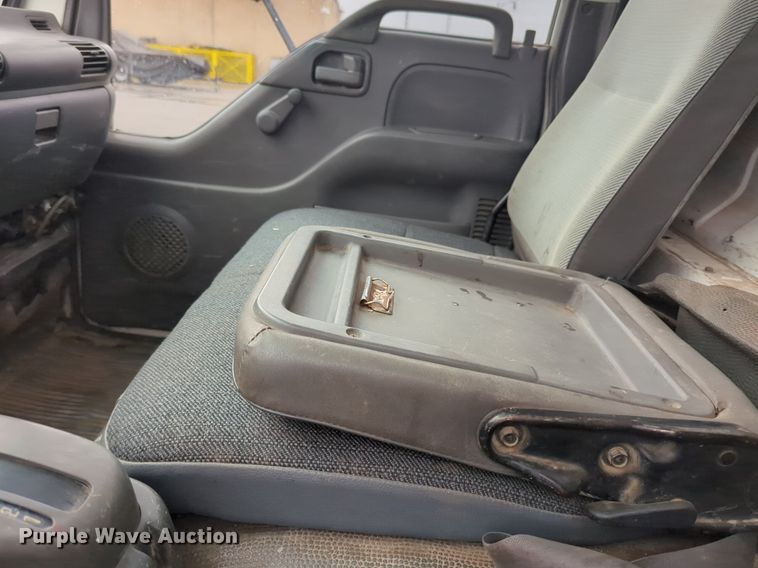 image for item NZ9549 1998 GMC W4500 box truck