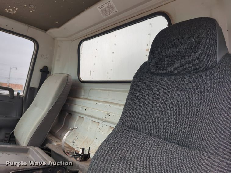 image for item NZ9549 1998 GMC W4500 box truck