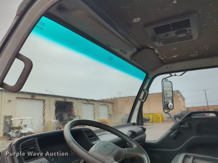 image for item NZ9549 1998 GMC W4500 box truck