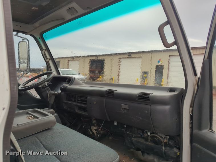 image for item NZ9549 1998 GMC W4500 box truck