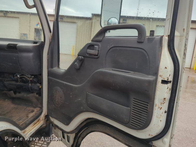 image for item NZ9549 1998 GMC W4500 box truck