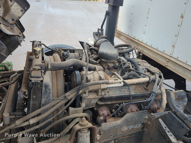 image for item NZ9549 1998 GMC W4500 box truck