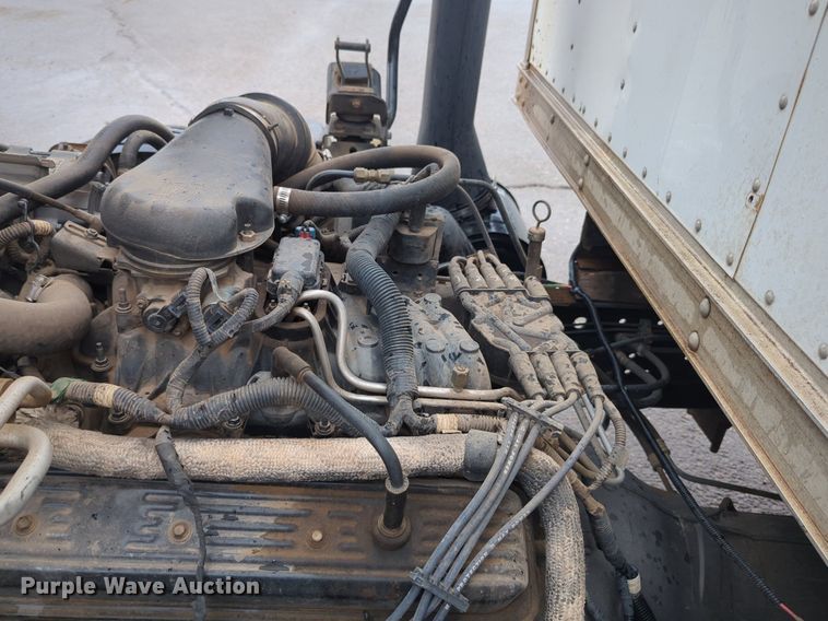 image for item NZ9549 1998 GMC W4500 box truck