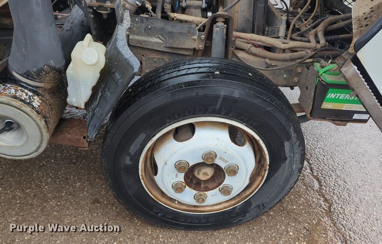 image for item NZ9549 1998 GMC W4500 box truck