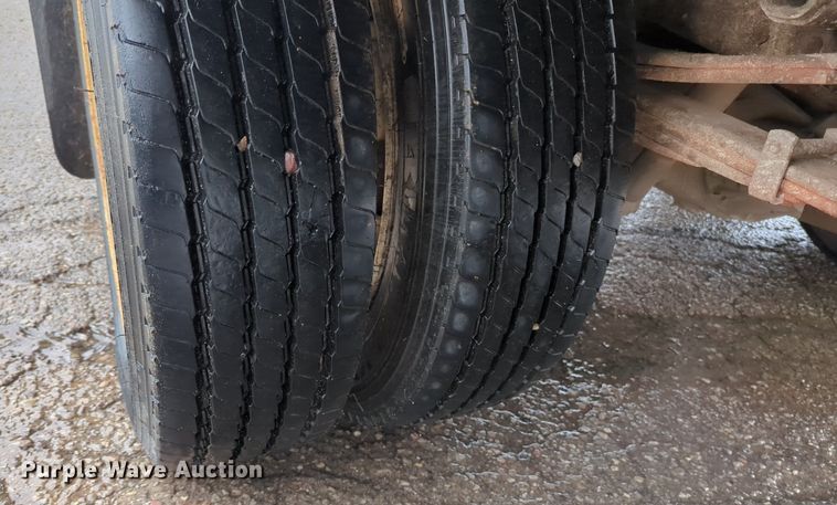 image for item NZ9549 1998 GMC W4500 box truck