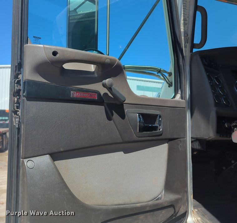 image for item NZ9559 2016 Kenworth T270 dump flatbed truck