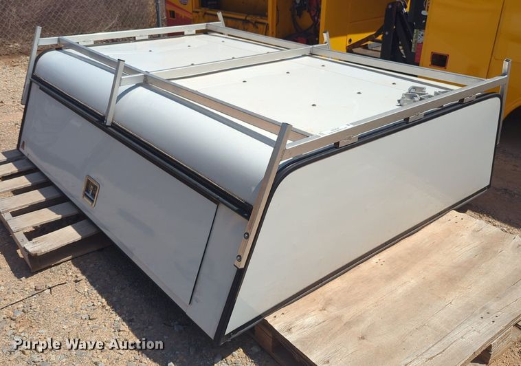 image for item NZ9597 Leer pickup truck bed topper