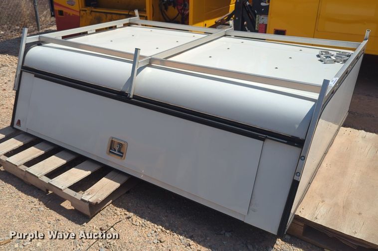 image for item NZ9597 Leer pickup truck bed topper