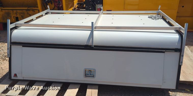 image for item NZ9597 Leer pickup truck bed topper