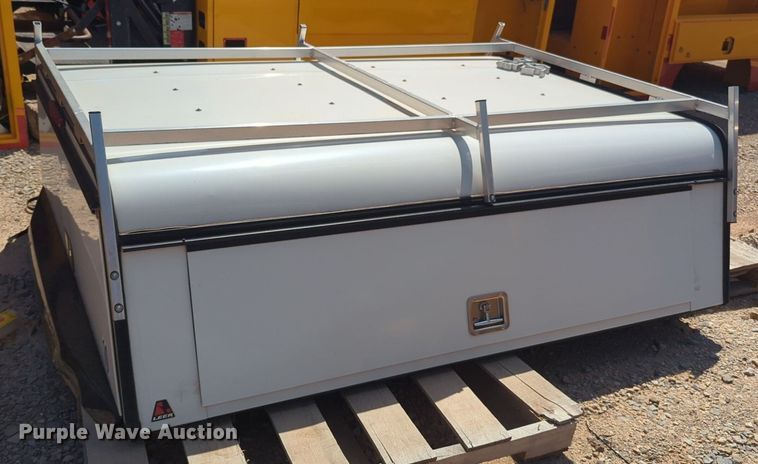 image for item NZ9597 Leer pickup truck bed topper