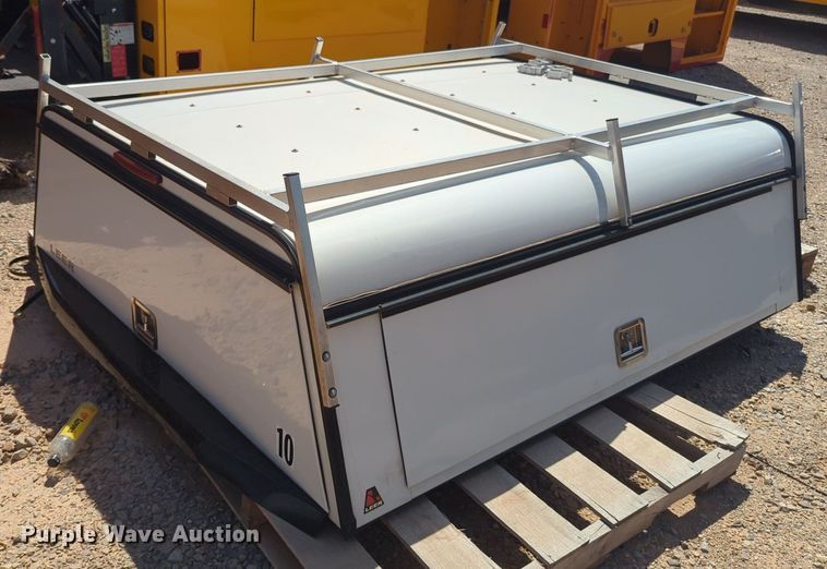 image for item NZ9597 Leer pickup truck bed topper