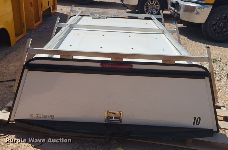 image for item NZ9597 Leer pickup truck bed topper