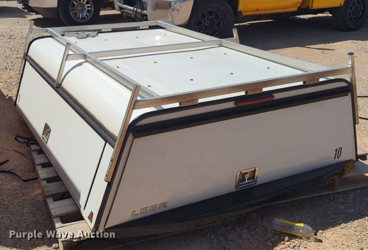 image for item NZ9597 Leer pickup truck bed topper