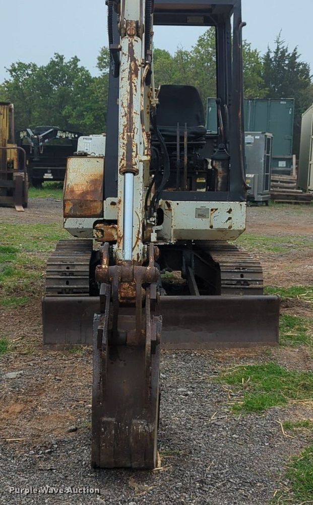 image for item NZ9600 1989 Bobcat 100 mini excavator