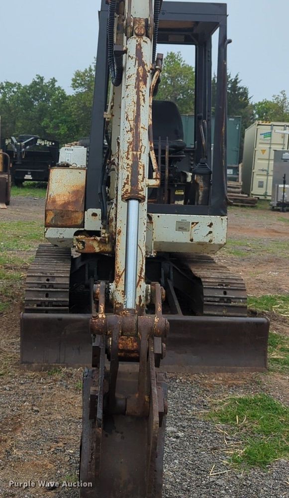 image for item NZ9600 1989 Bobcat 100 mini excavator