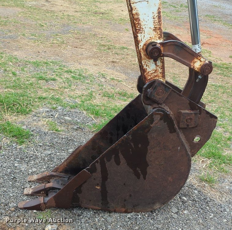 image for item NZ9600 1989 Bobcat 100 mini excavator