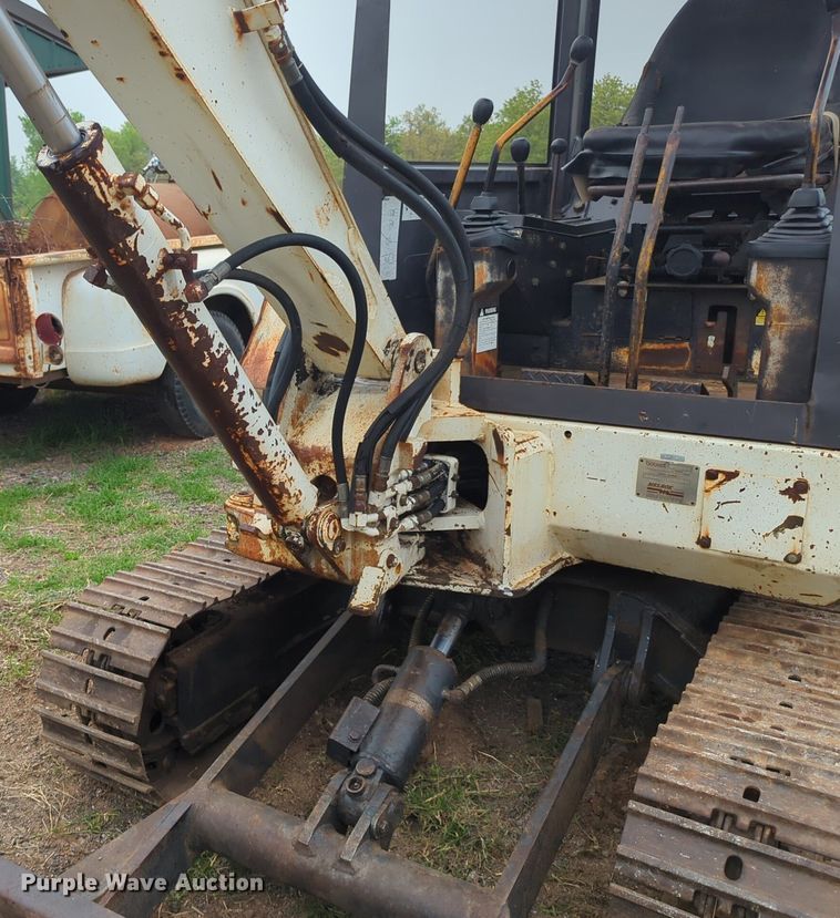 image for item NZ9600 1989 Bobcat 100 mini excavator