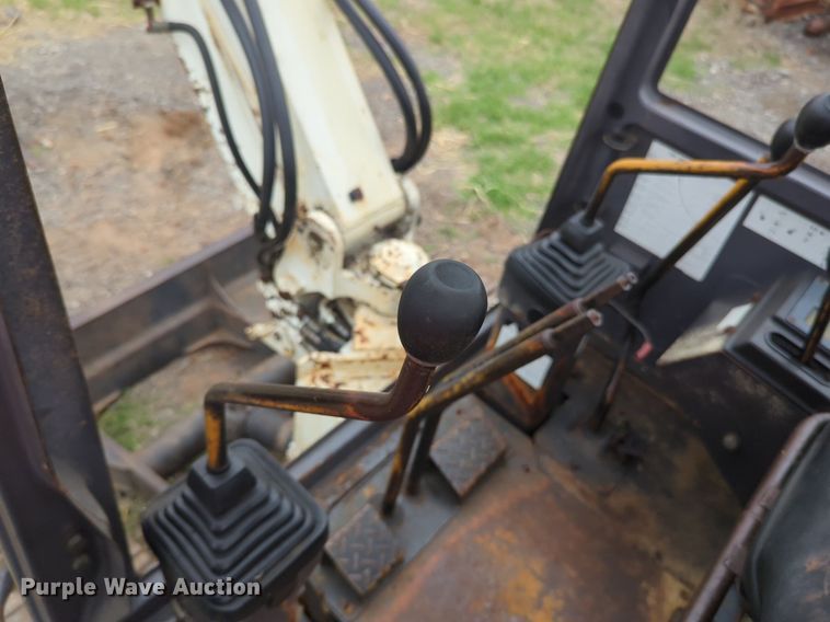 image for item NZ9600 1989 Bobcat 100 mini excavator