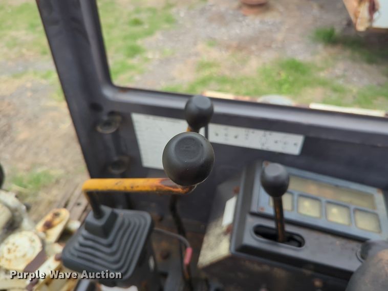 image for item NZ9600 1989 Bobcat 100 mini excavator