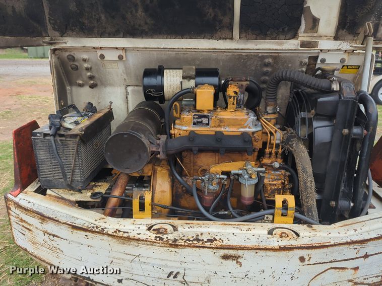 image for item NZ9600 1989 Bobcat 100 mini excavator