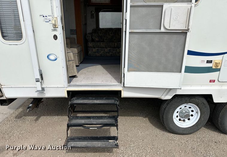 image for item OA9707 2001 Gulf Stream camper