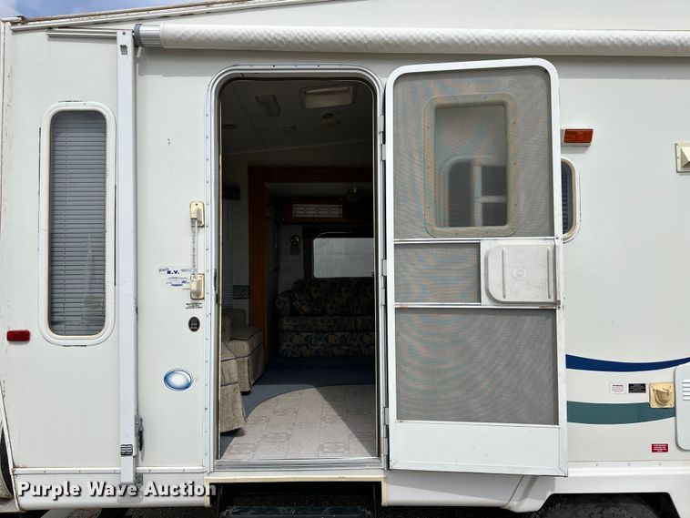 image for item OA9707 2001 Gulf Stream camper