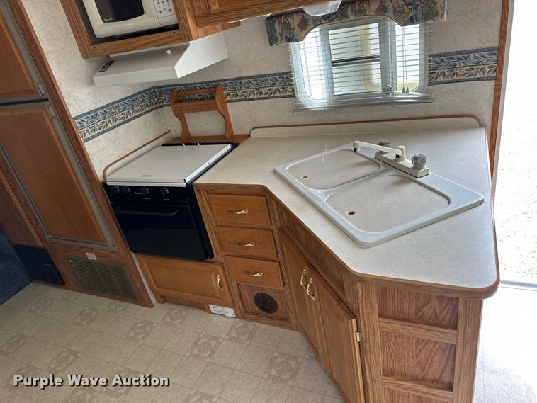 image for item OA9707 2001 Gulf Stream camper