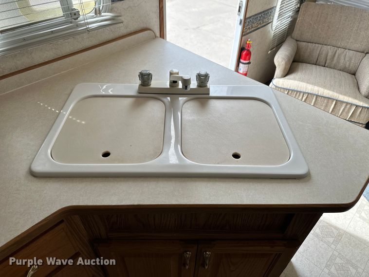 image for item OA9707 2001 Gulf Stream camper