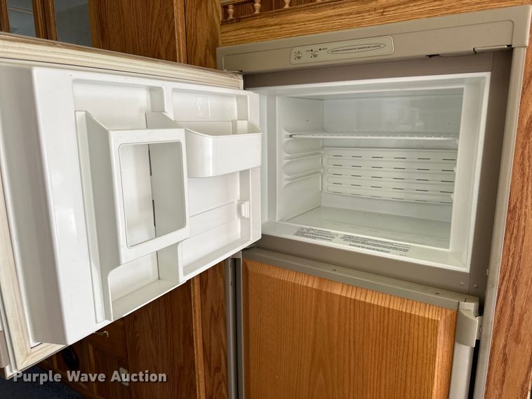 image for item OA9707 2001 Gulf Stream camper